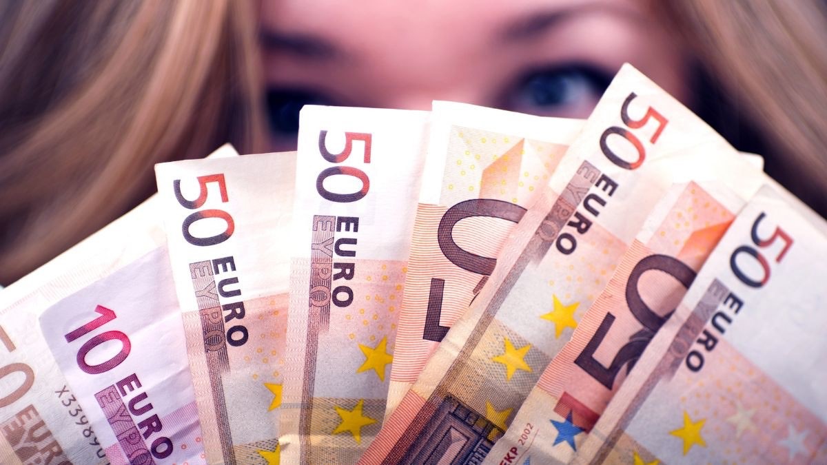 Una joven recibe una herencia de 840.000 € por sorpresa y esto responde a su familia: "no me han tratado bien"