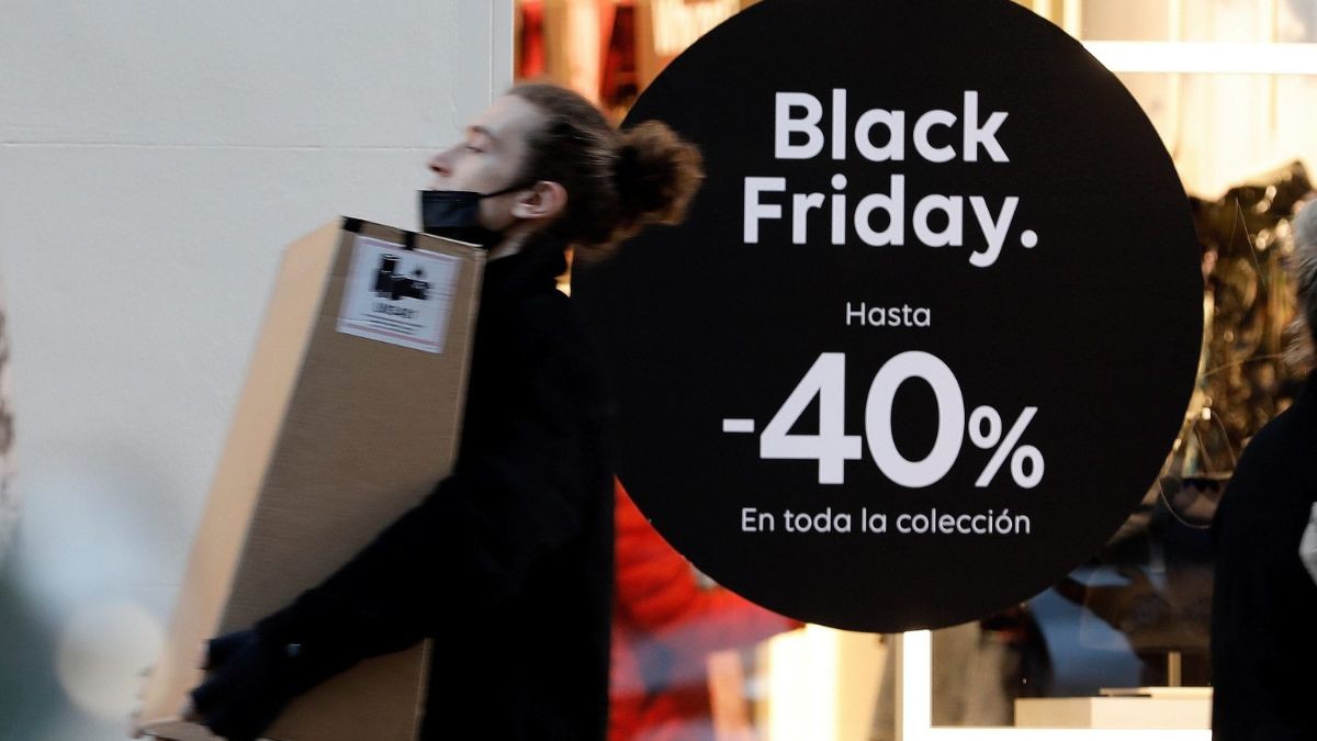 La oferta de empleo con 9.800 vacantes para trabajar en Black Friday: opción de contrato fijo