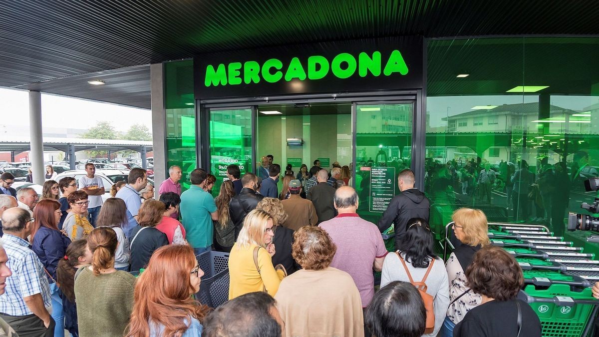 ¿Qué supermercados abren el 12 de octubre? Horarios de Mercadona, Carrefour, Lidl, IKEA...