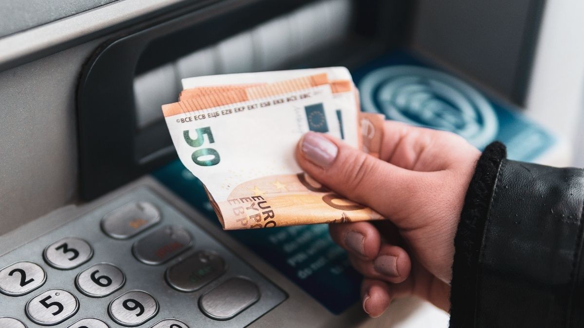 Cuándo se cobra el Ingreso Mínimo Vital en octubre de 2024: estos bancos adelantan el pago