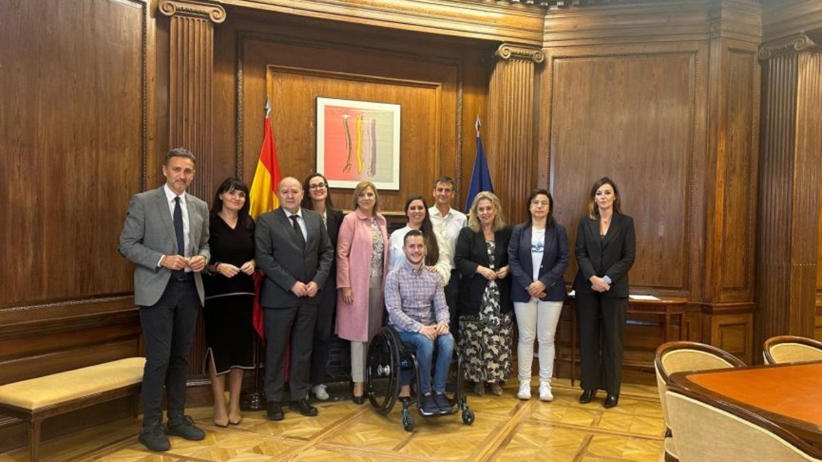 Un Guardia Civil llega hasta el Congreso para denunciar su expulsión tras rechazar la incapacidad permanente