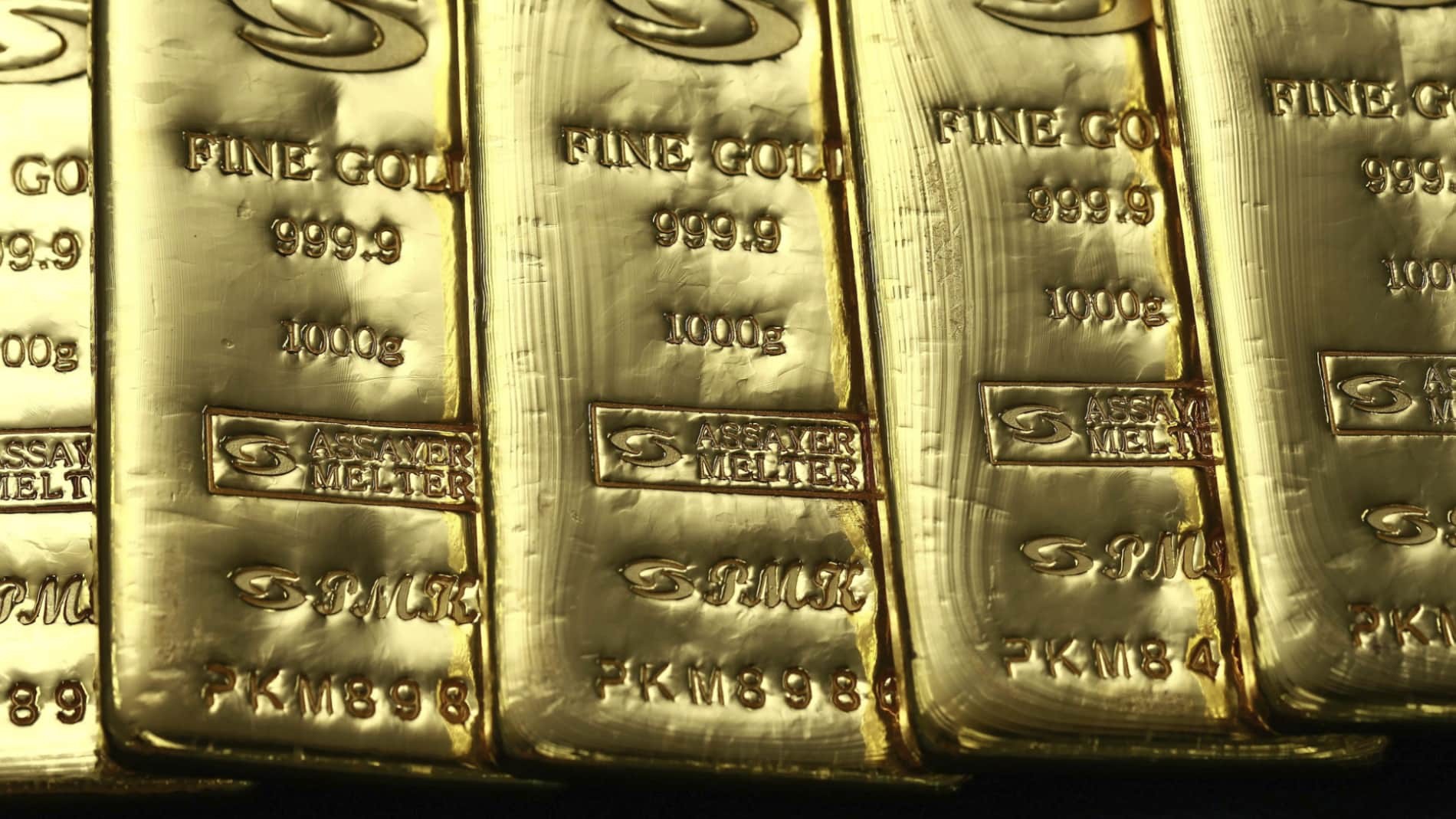 Un hombre encuentra 2,5 millones de euros en lingotes de oro escondidos en un tanque que compró por Ebay