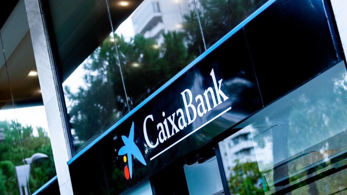 CaixaBank y su nueva función para comprar por internet: estos clientes son los beneficiados