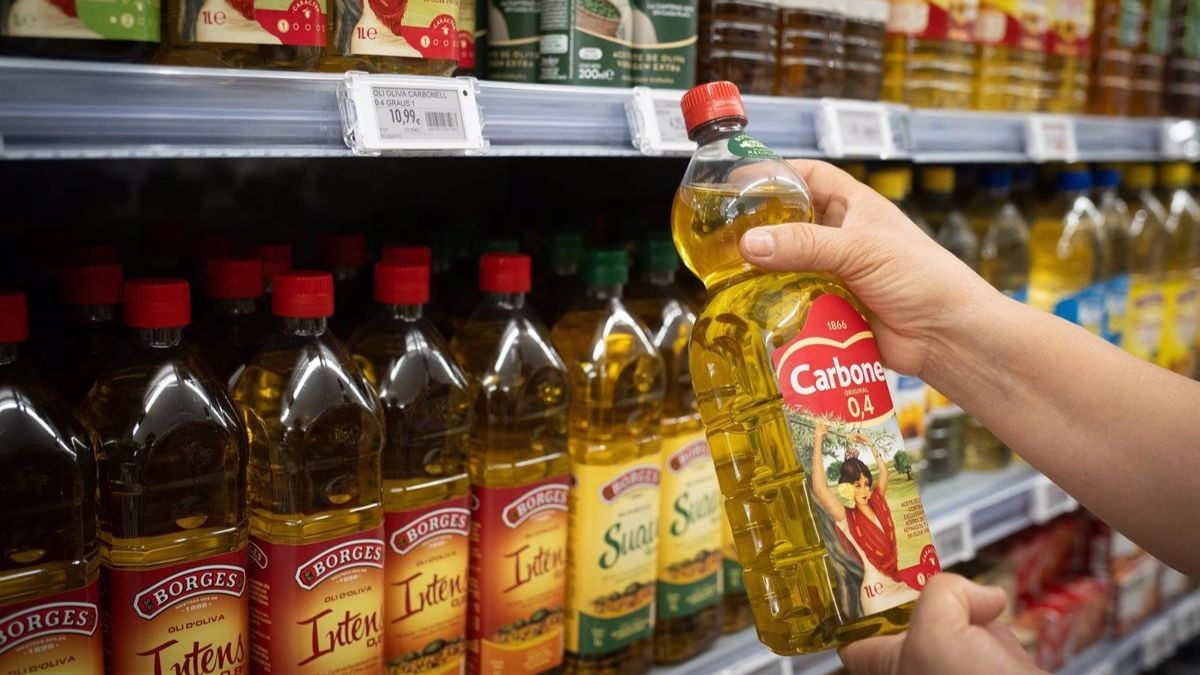 Ni El Corte Inglés, ni Alcampo: el conocido supermercado que regala una botella de aceite de oliva
