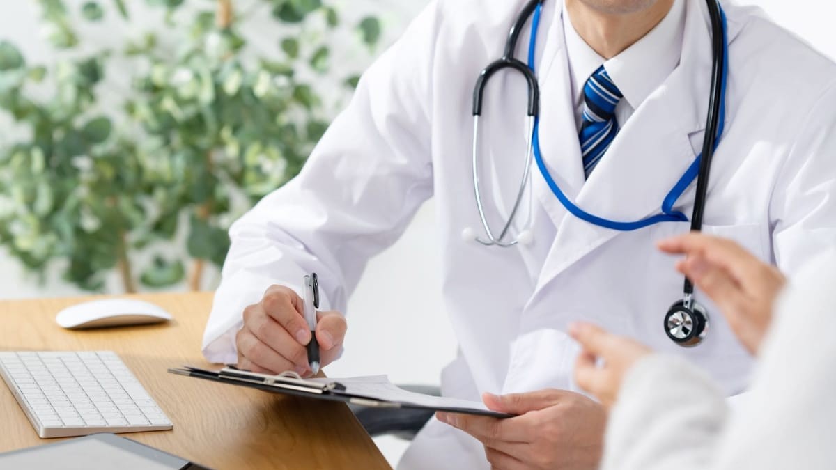 Los trabajadores deberán informar de su baja aunque no tengan que entregar el parte médico