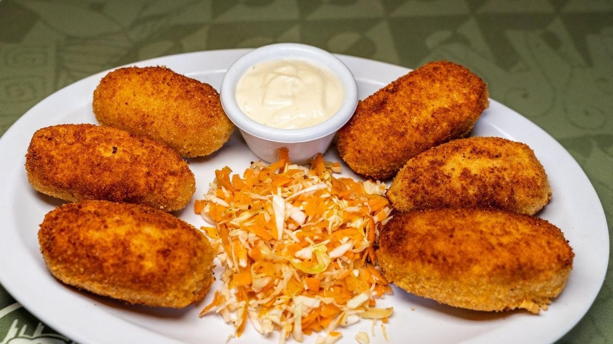 Ordenan no consumir estas famosas croquetas: pueden tener salmonela