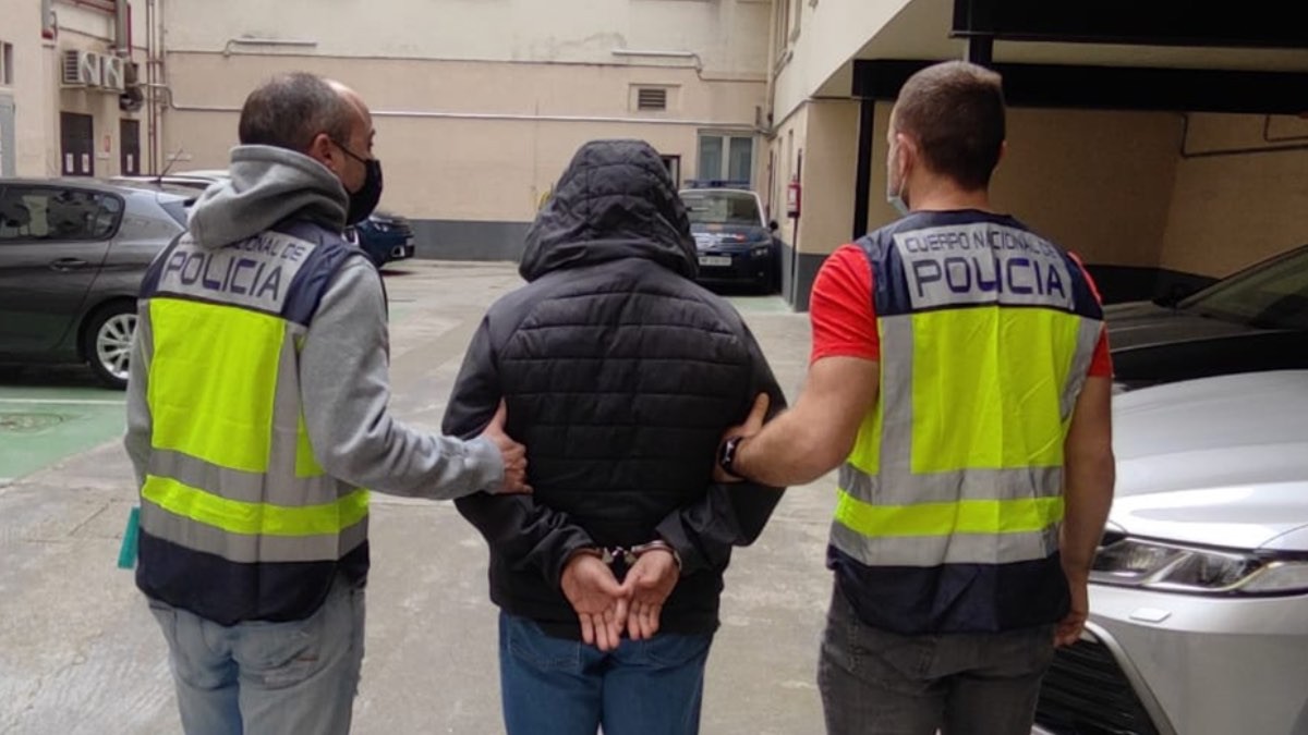 Un Policía Nacional recibirá una compensación económica por vestir de paisano desde 2007