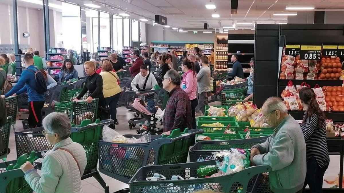¿Qué supermercados abren el 1 de noviembre? Horarios de Carrefour, Mercadona, Lidl, Aldi...