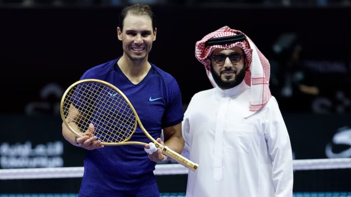 Esto es lo que cuesta la raqueta de oro de Rafa Nadal y que Arabia Saudí le ha regalado