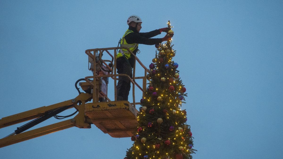 Buscan 4.200 trabajadores para la campaña de Navidad y las rebajas de enero con opción de empleo fijo
