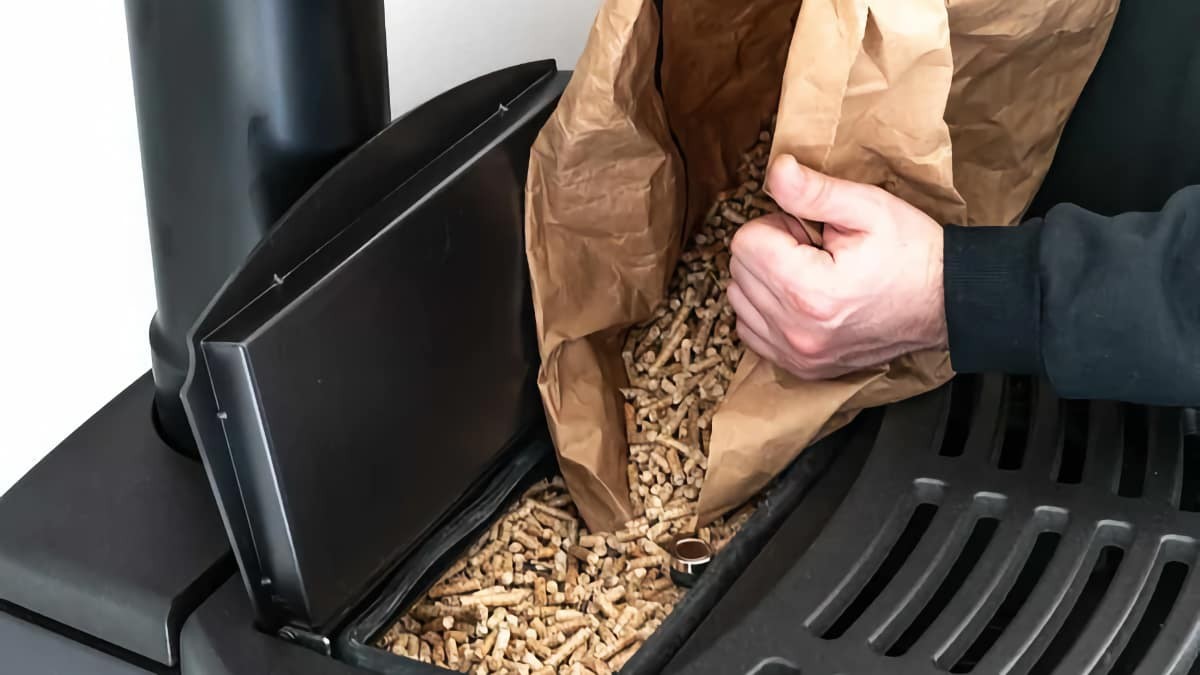 Adiós a las estufas de leña y pellets: Lidl rebaja su invento más buscado para calentar y dar estilo a tu salón