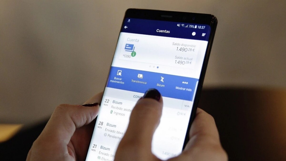 La Guardia Civil alerta sobre la estafa del ‘Bizum inverso’ con la que pueden robarte miles de euros