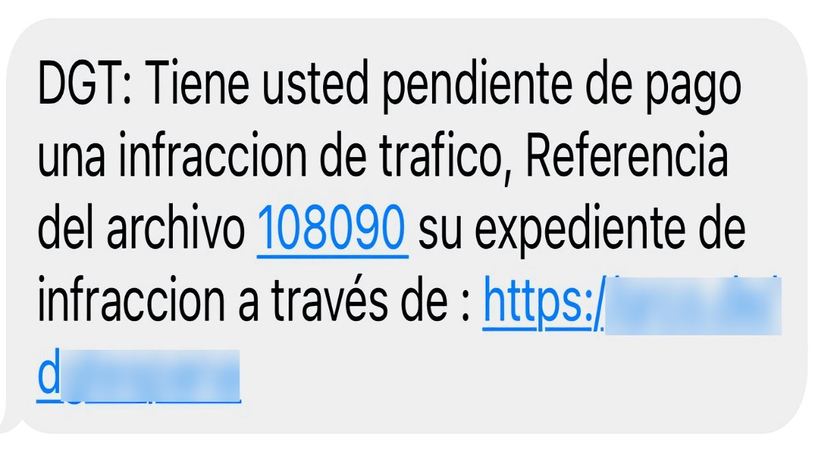 No es la DGT: esta multa falsa puede robarte todos tus datos