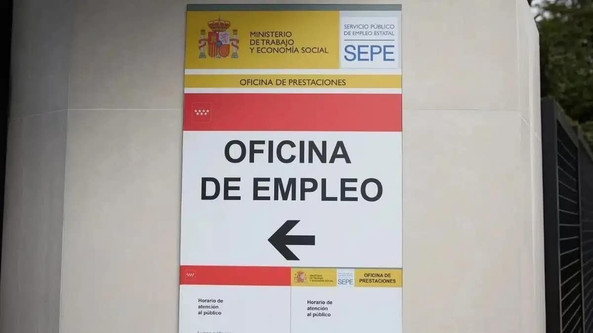 El SEPE elimina el mes de espera para acceder a los subsidios por desempleo: accederán directamente a la ayuda de 570 euros