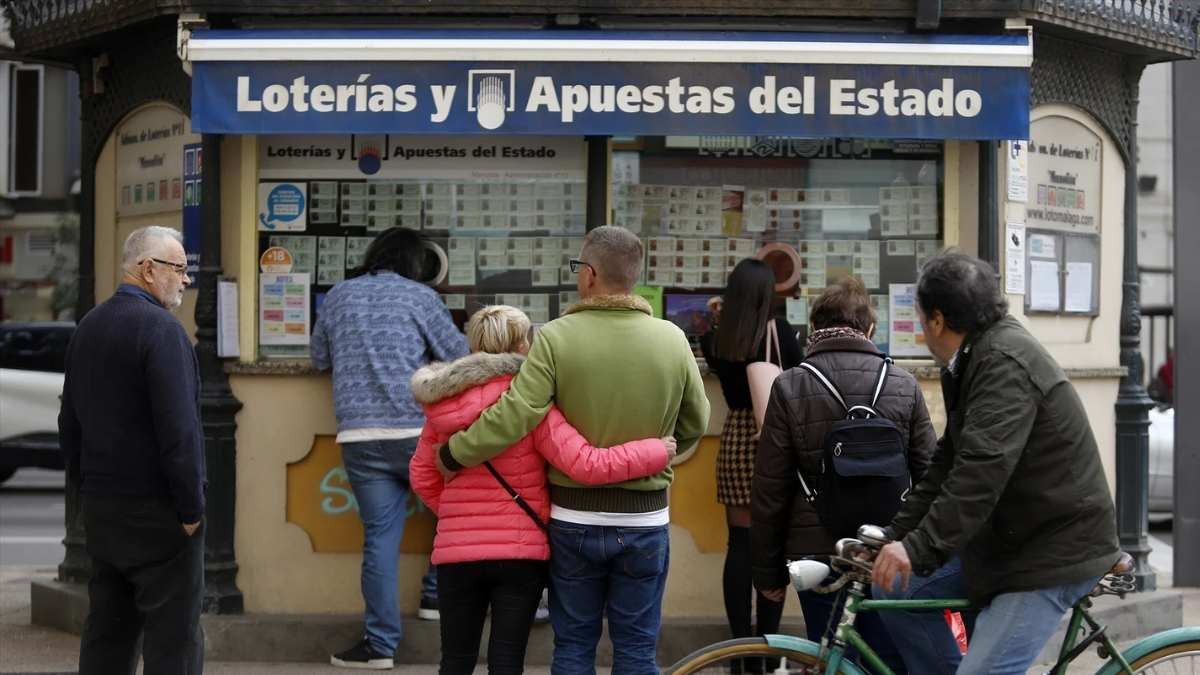 Una mujer gana un millón de euros en la lotería y decide dejar a su pareja para no compartir el bote