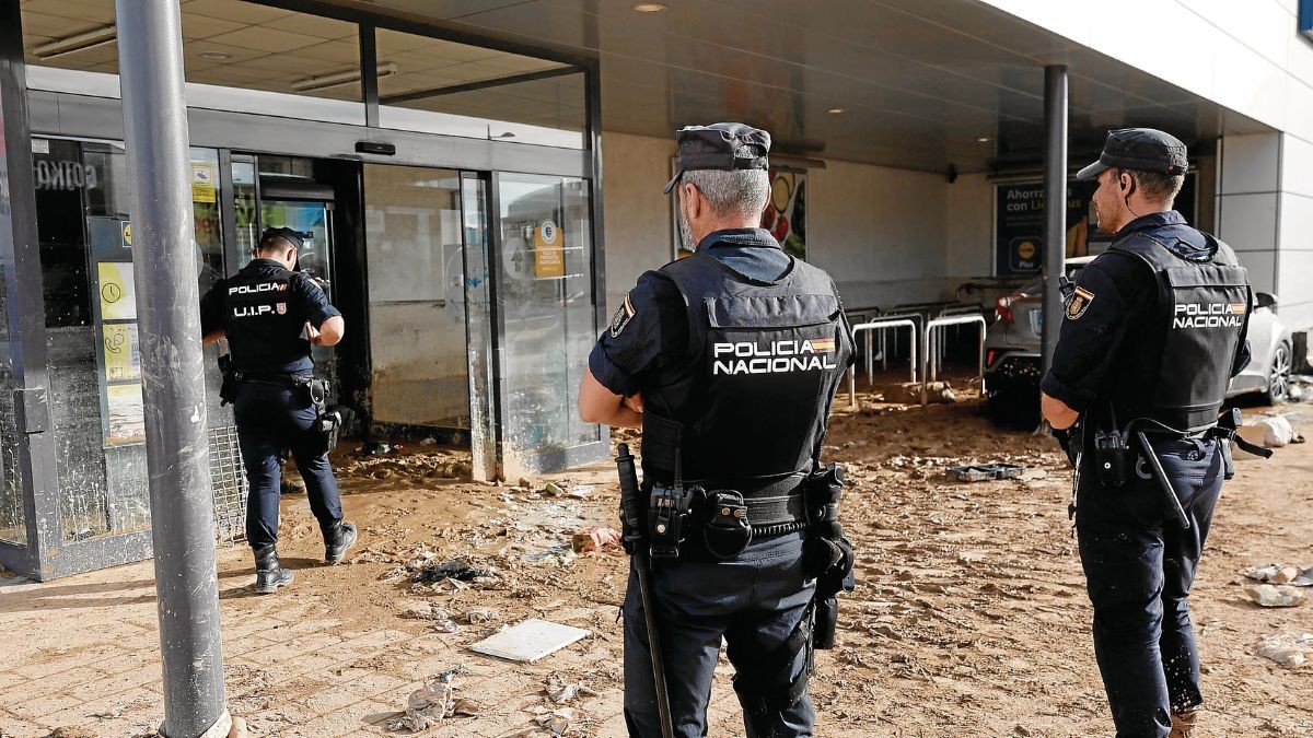 JUPOL denuncia la falta de equipos de protección individual para los policías nacionales desplegados en la DANA