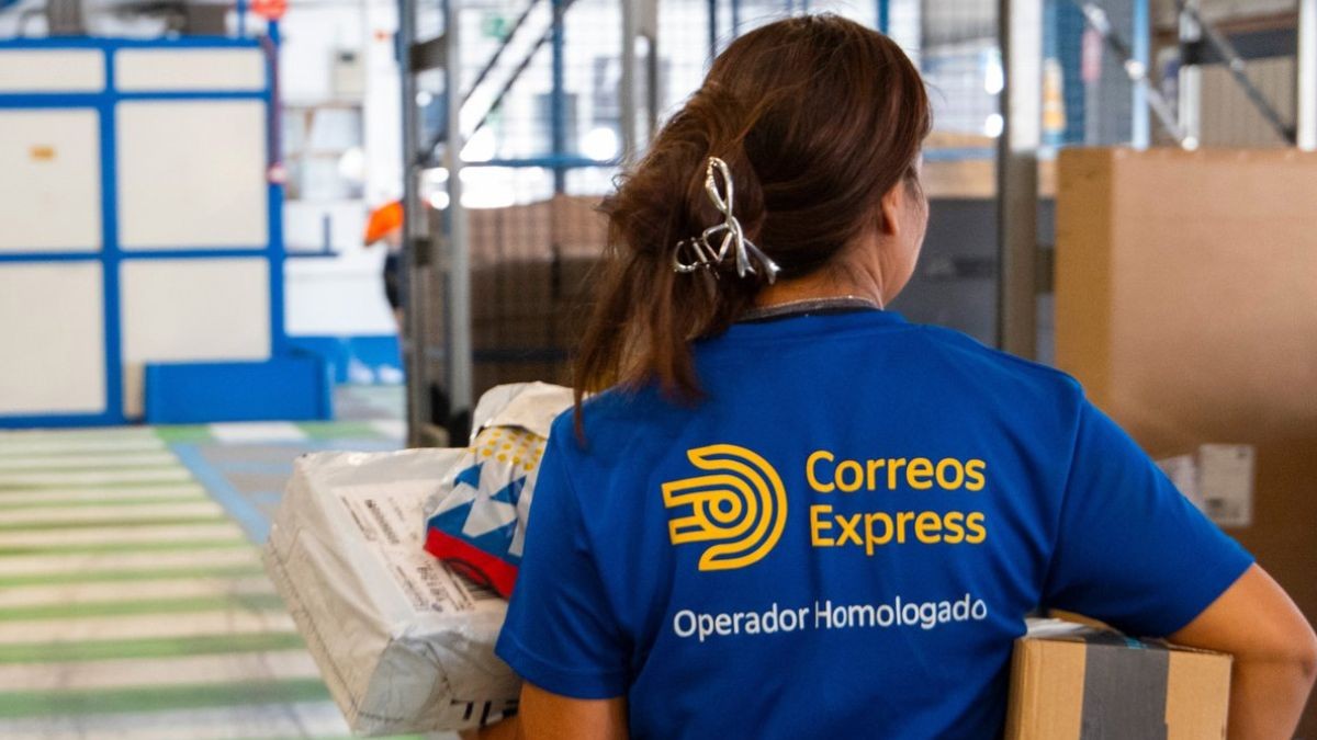 Correos busca personal y lanza empleo fijo sin oposición: sueldo de 2.300 euros