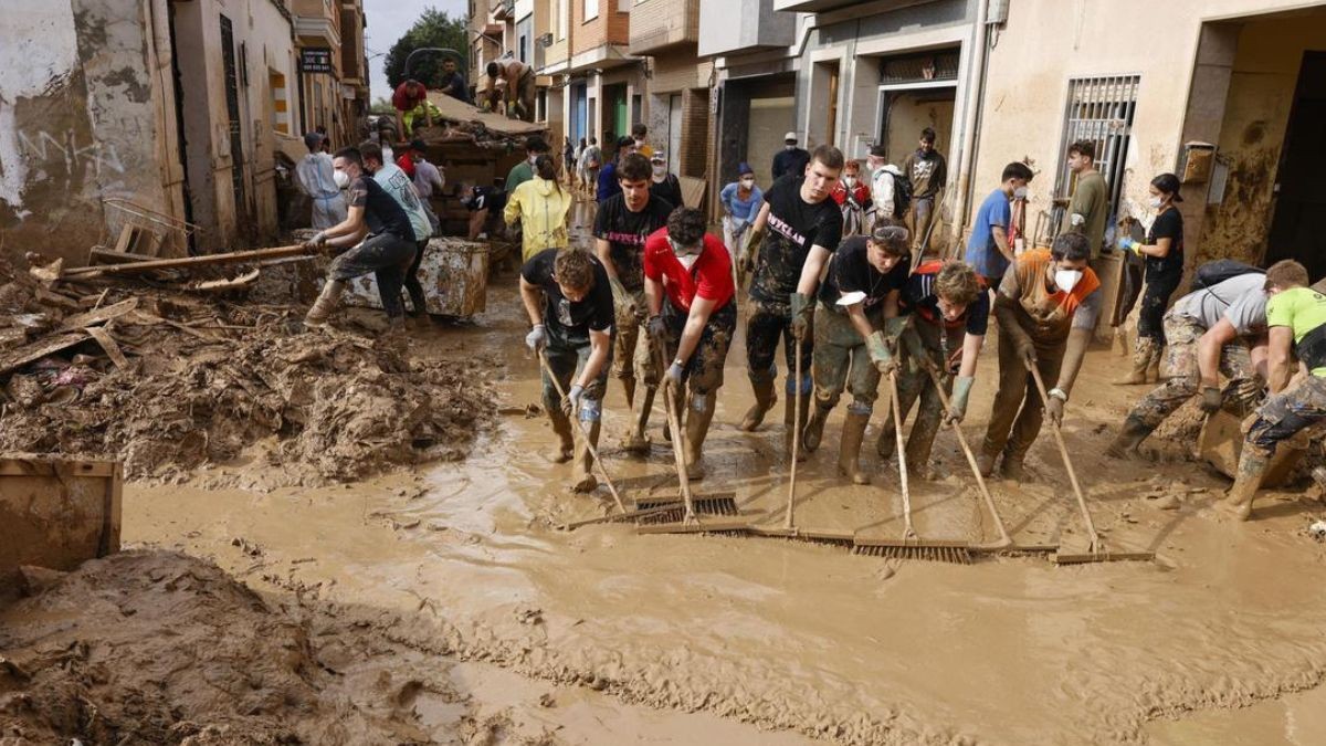 Se busca personal de limpieza: 5.000 vacantes en las zonas afectadas por la DANA