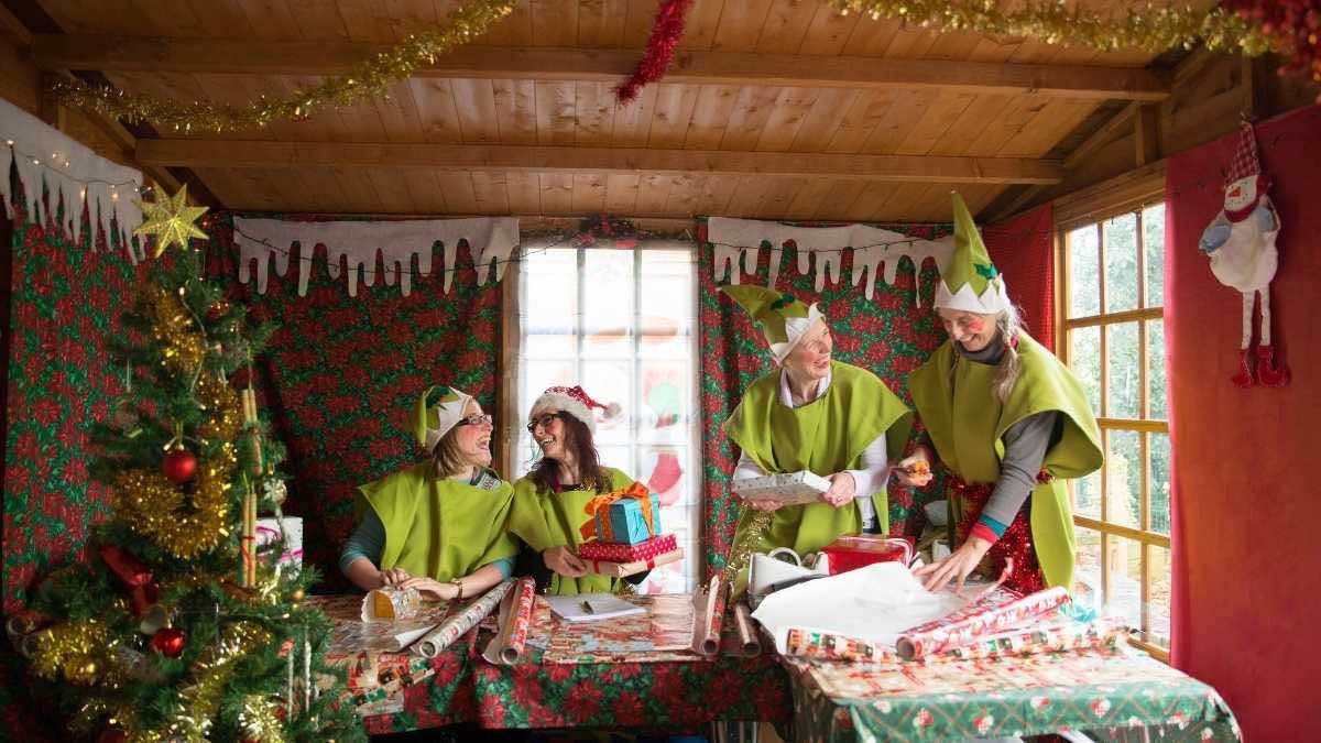 De ayudante de Papá Noel a cuidador de renos: trabajos de Navidad que no creerás que existan de verdad