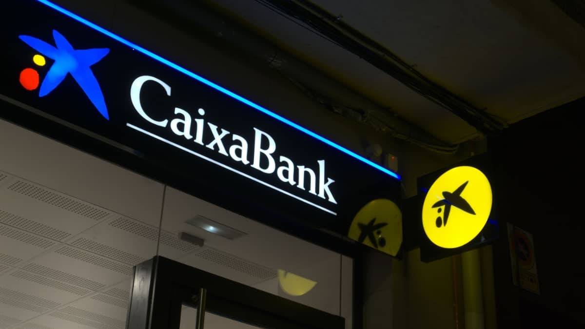 CaixaBank avisa de un importante cambio en las transferencias bancarias a partir del 9 de enero