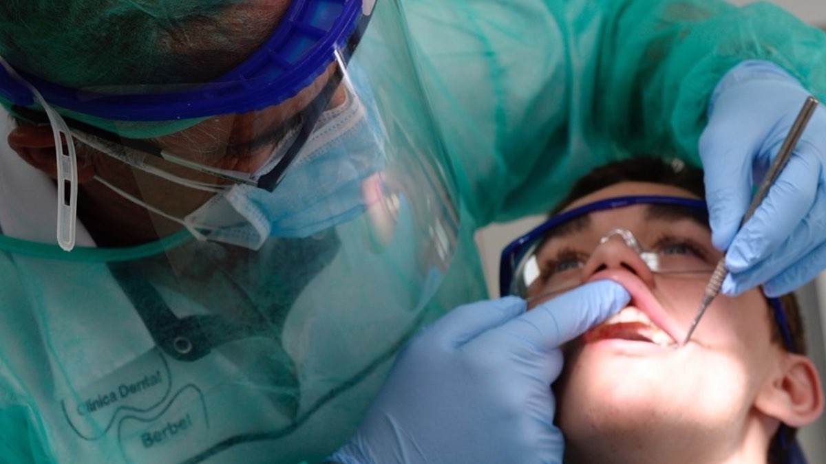 Dentista gratis para estas personas en 2025: la Seguridad Social lo confirma si cumples estos requisitos