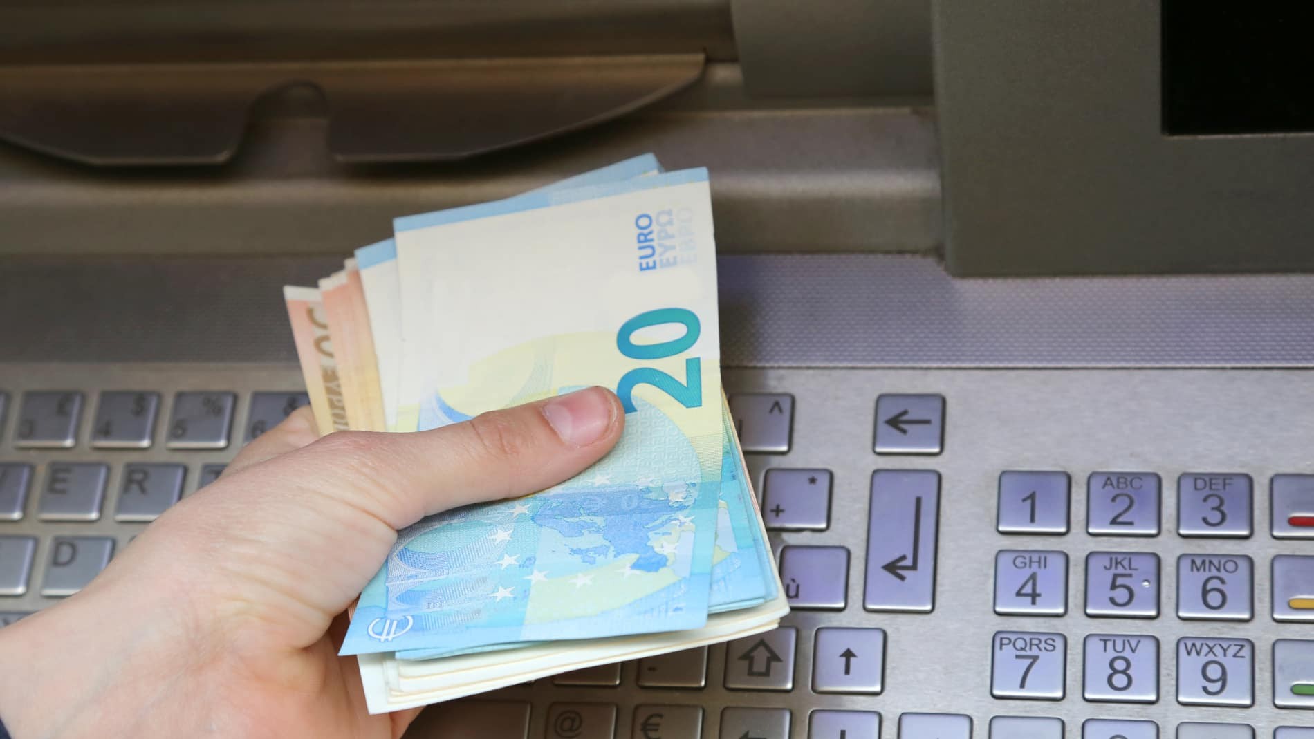 Cuándo se cobra el paro en diciembre de 2024: fechas de los bancos y del SEPE