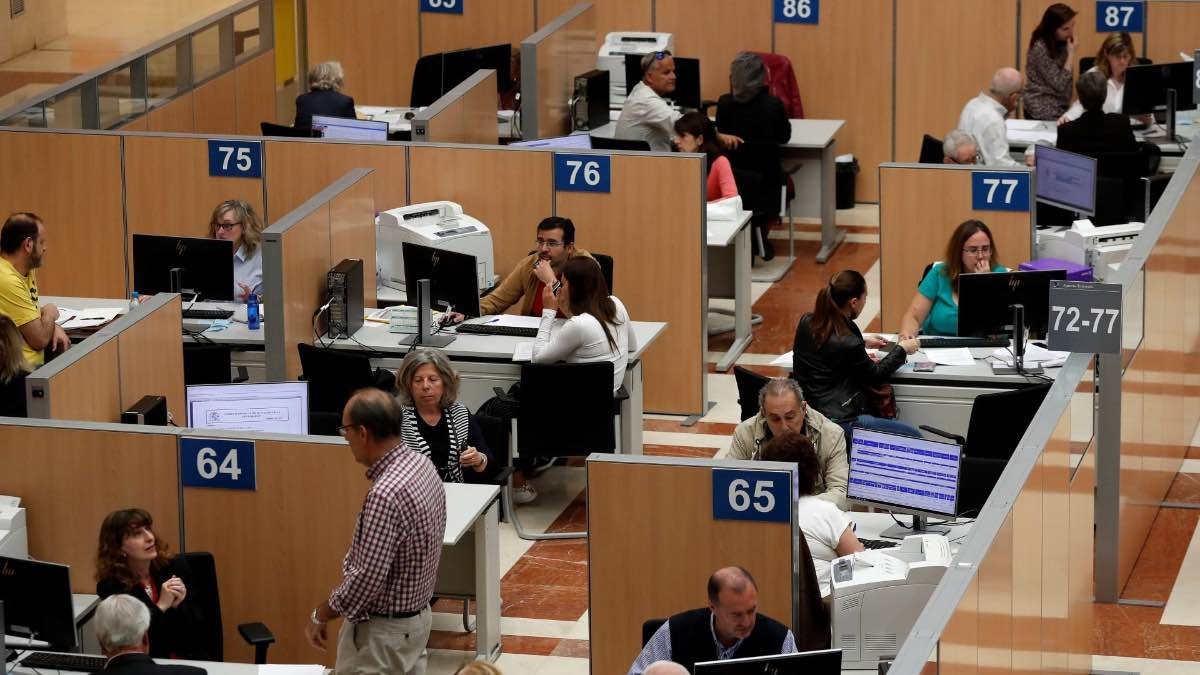 Un nuevo acuerdo salarial o jornada de 35 horas: algunas de las peticiones de CSIF en la reunión de Función pública con los sindicatos