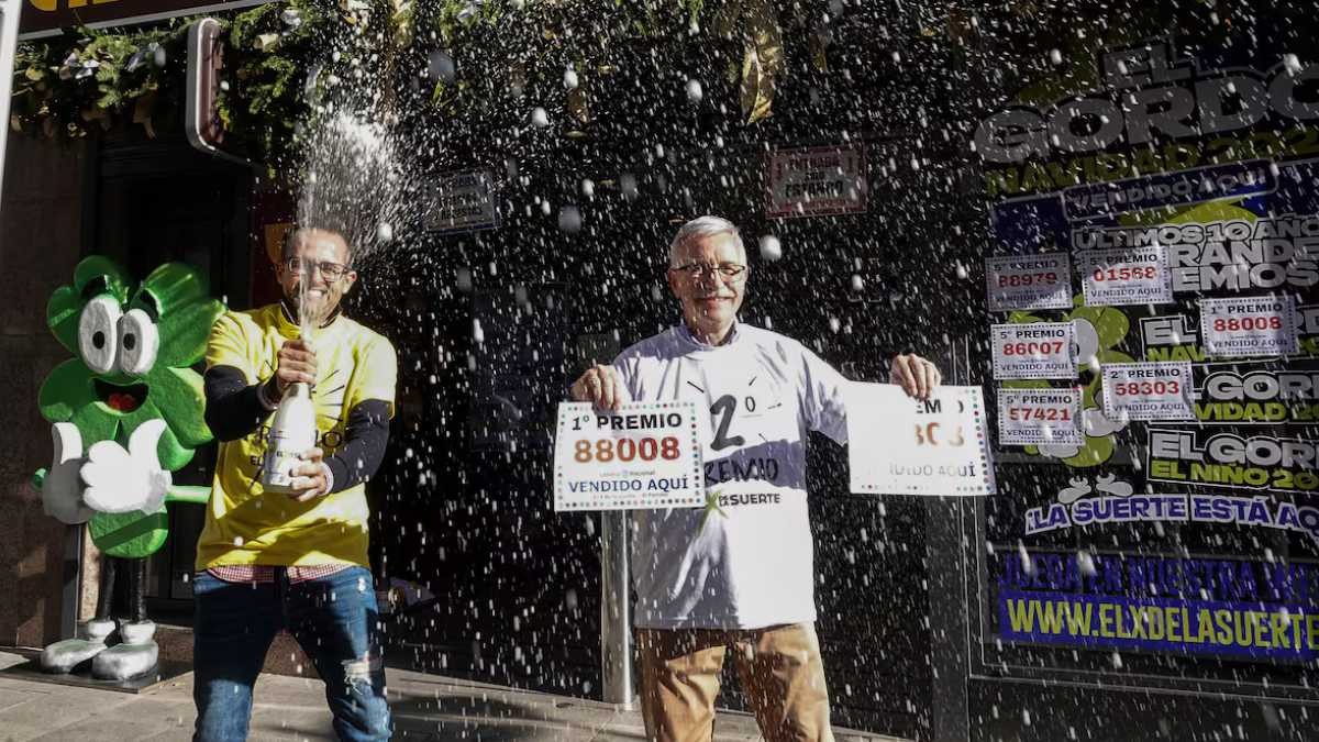 Un hombre recibe una paliza en la que le roban su décimo de Lotería de Navidad: resulta premiado y gana  6.000 euros por una casualidad