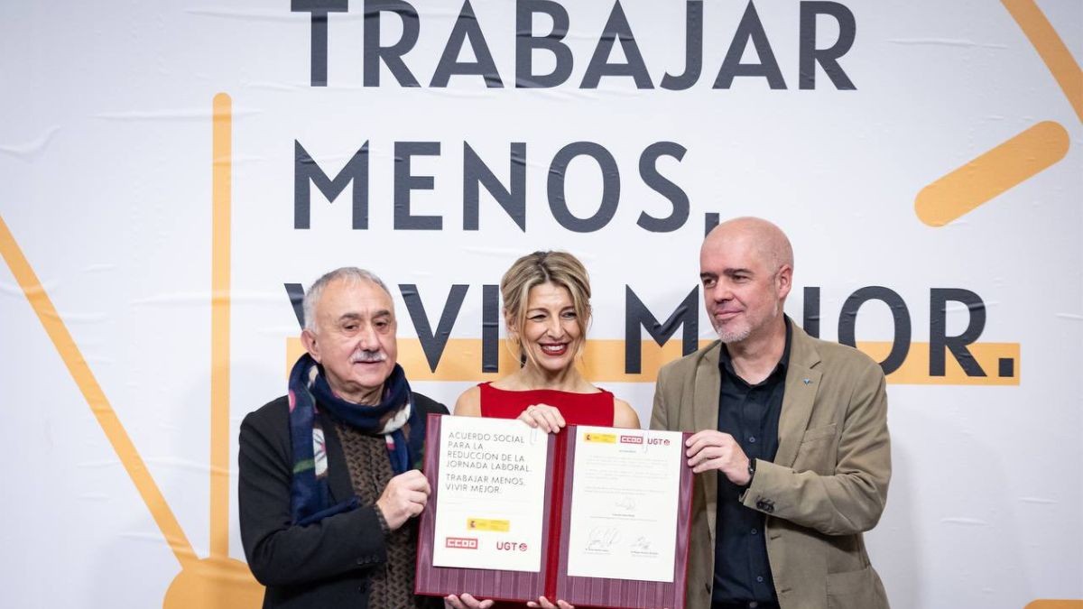 Yolanda Díaz confirma la reducción de la jornada laboral a 37,5 horas en 2025 y firma el acuerdo con los sindicatos