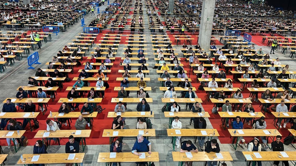 El BOE publica oposiciones con 1.327 plazas para ser funcionario de carrera: requisitos y plazos