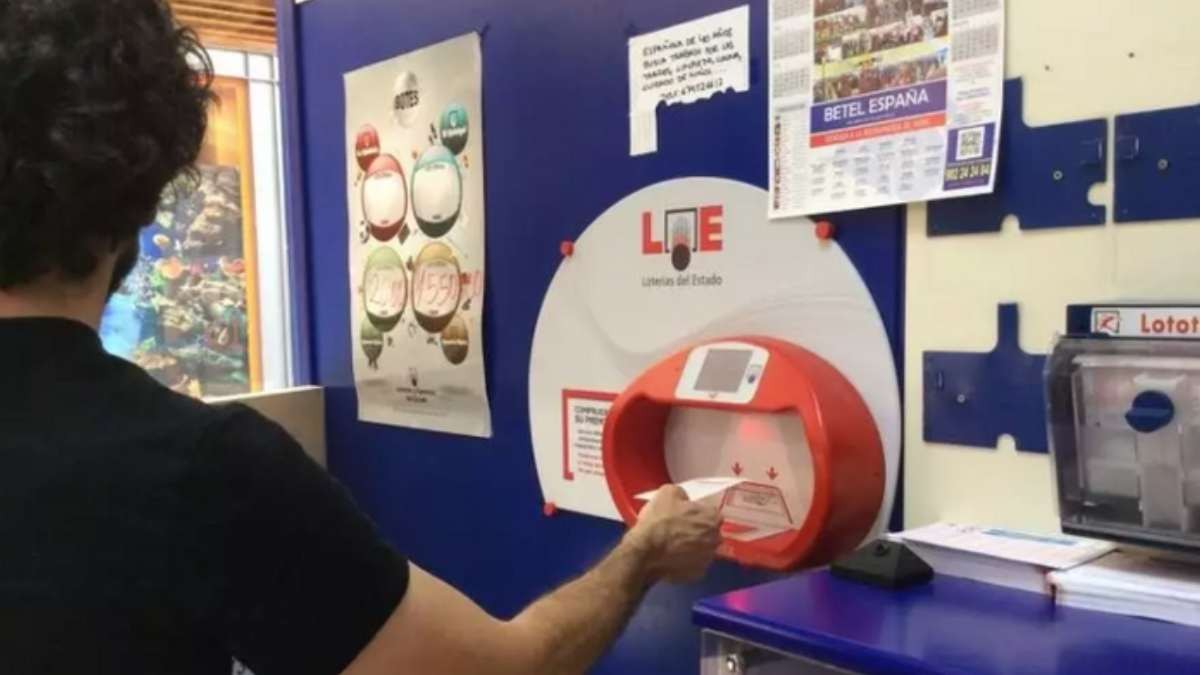 Un joven gana más de 120.000 euros en la lotería gracias a su madre y decide no contarle que ha sido el ganador del premio