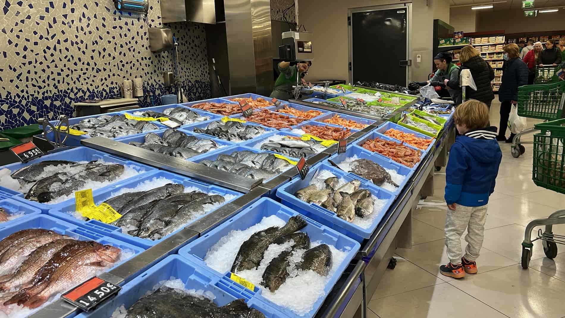 Ni Mercadona ni El Corte Inglés: los supermercados con el marisco más barato para Navidad