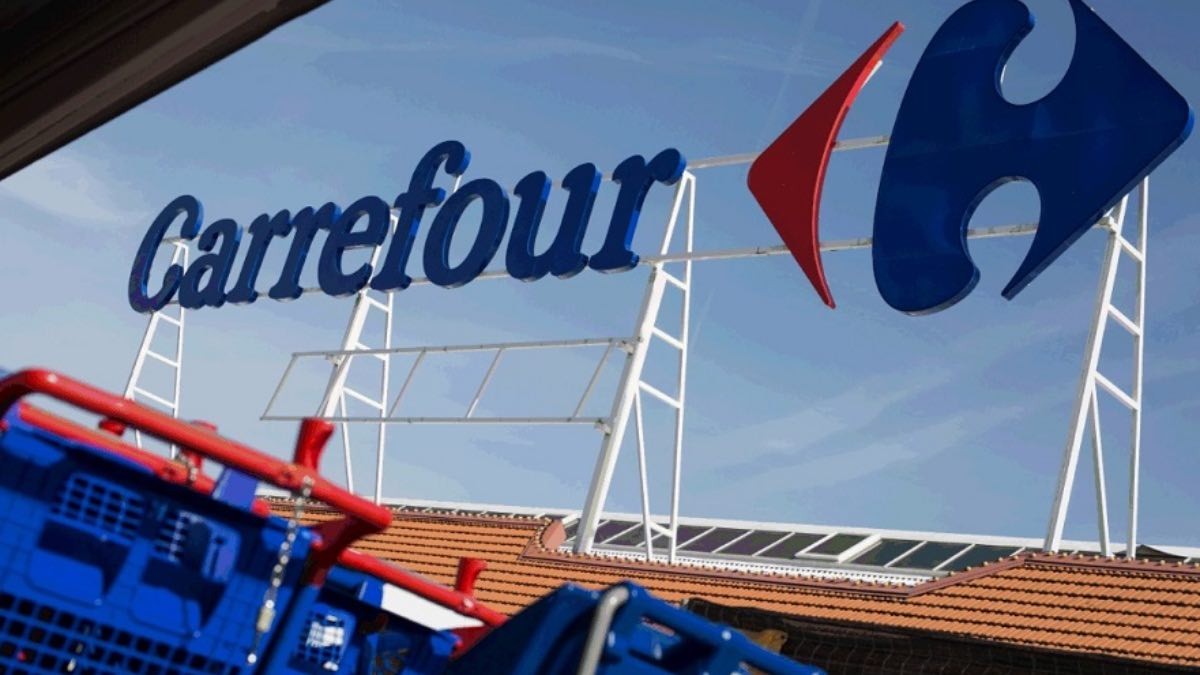 Una empleada que llevaba 24 años en Carrefour es despedida sin indemnización por robar unos pendientes: es procedente