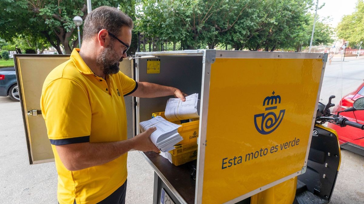 Correos reducirá la jornada laboral a 35 horas: ya ha firmado con CCOO el acuerdo para el nuevo convenio colectivo