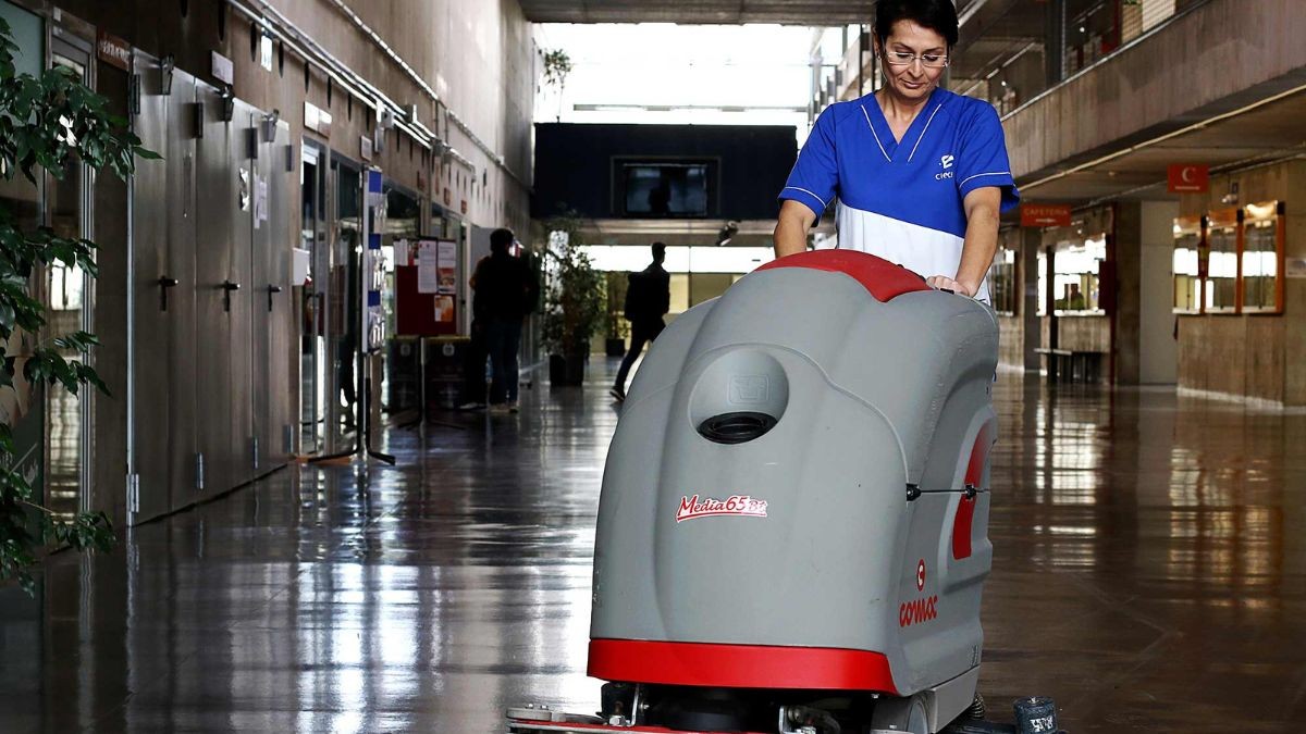 Clece busca personal de limpieza sin estudios ni experiencia: sueldo de 1.500 euros con 3 pagas extra