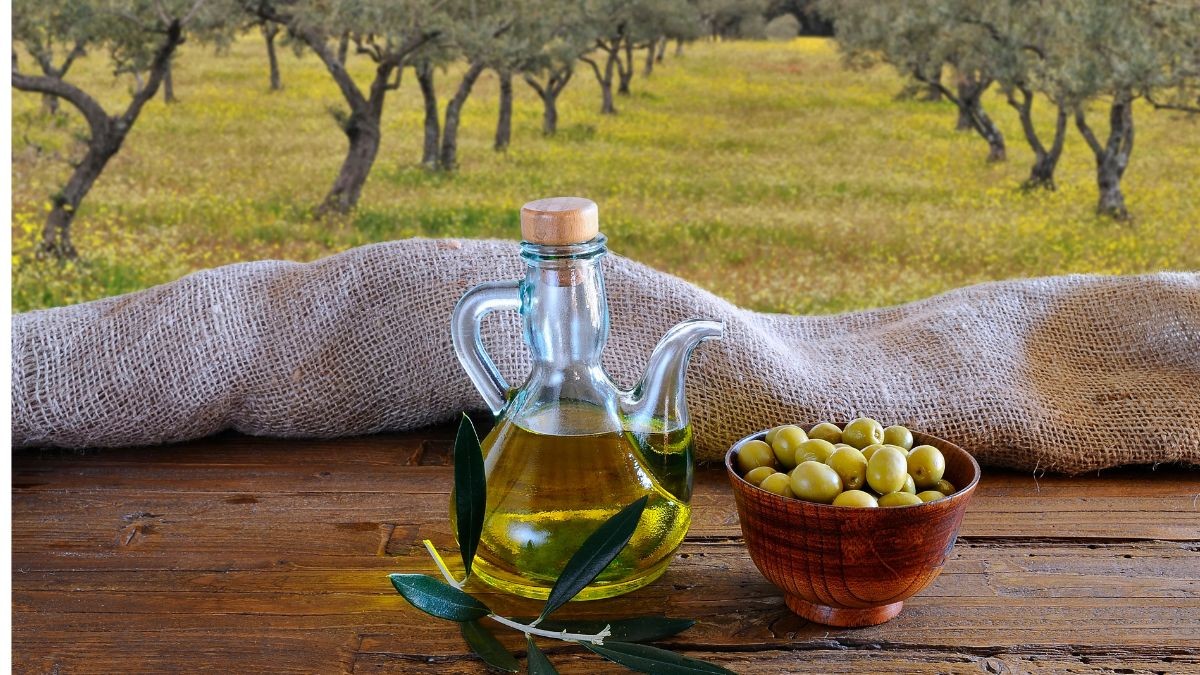 El mejor aceite de oliva virgen extra del mundo es español: cuánto vale y en qué supermercado comprarlo