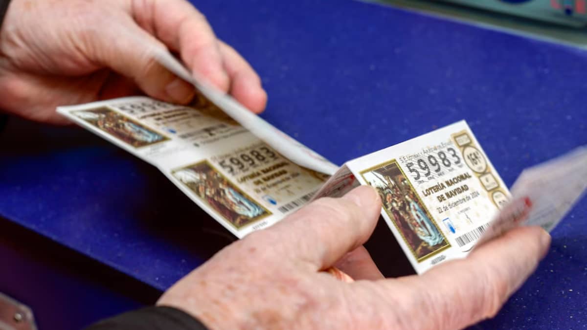 Varios décimos de la Lotería de Navidad 2024