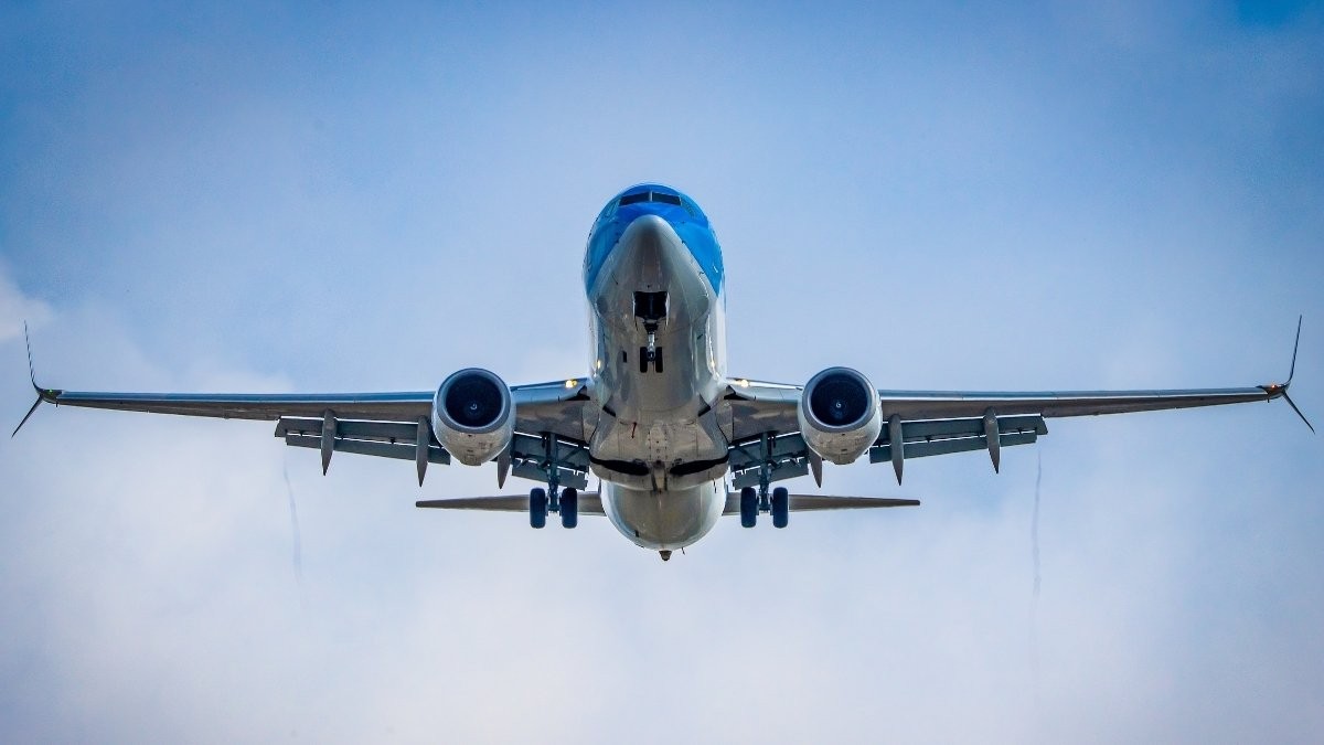 Encuentran dos cadáveres en el hueco de la rueda de un avión de una famosa aerolínea tras su aterrizaje