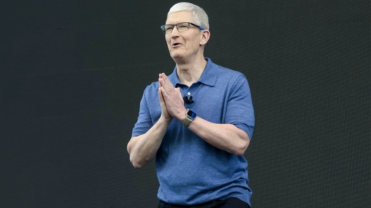 Tim Cook se subió el sueldo un 18% en 2024: descubre cuánto gana el CEO de Apple