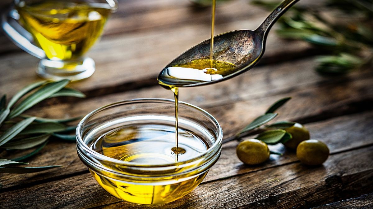 El aceite de oliva baja su precio un 50% en 2025 y ya se vende a menos de 6 euros en estos supermercados
