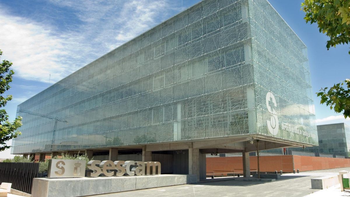 Un hombre de 41 años va al hospital con vómitos y le diagnostican cáncer un año después: la Justicia condena a la Sanidad por su muerte