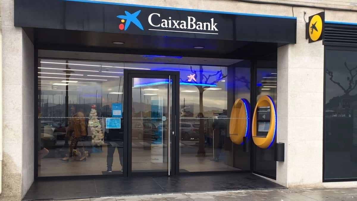 La justicia absuelve a dos empleadas de CaixaBank acusadas de estafa y apropiación indebida: concedieron hipotecas por encima de la tasación que hicieron perder al banco 41 millones de euros