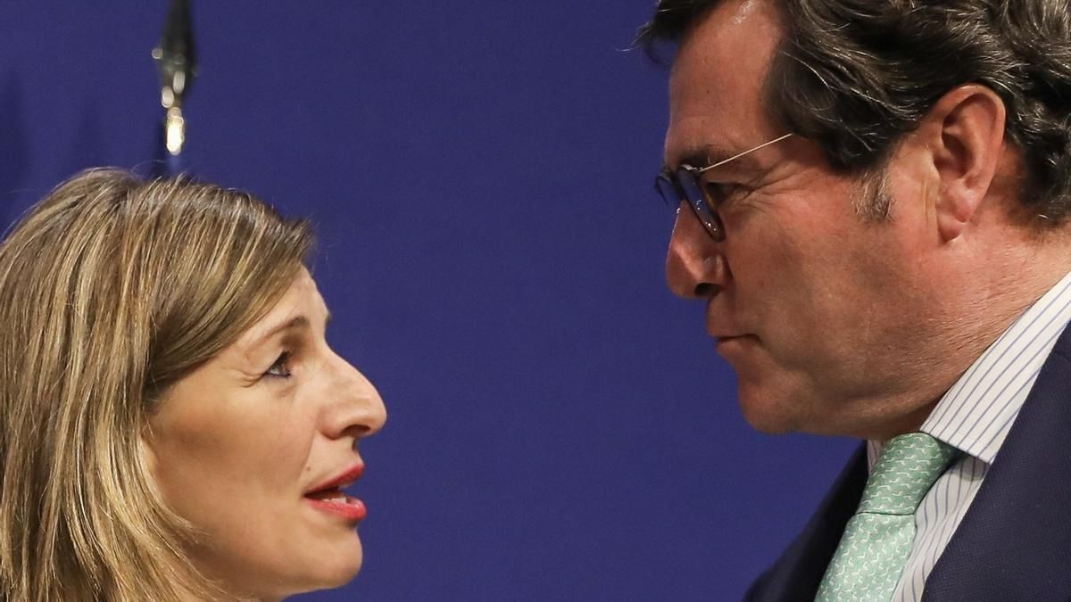 Yolanda Díaz pide a Garamendi que abandone la postura de "brazos caídos" en la reducción de jornada y subida del SMI