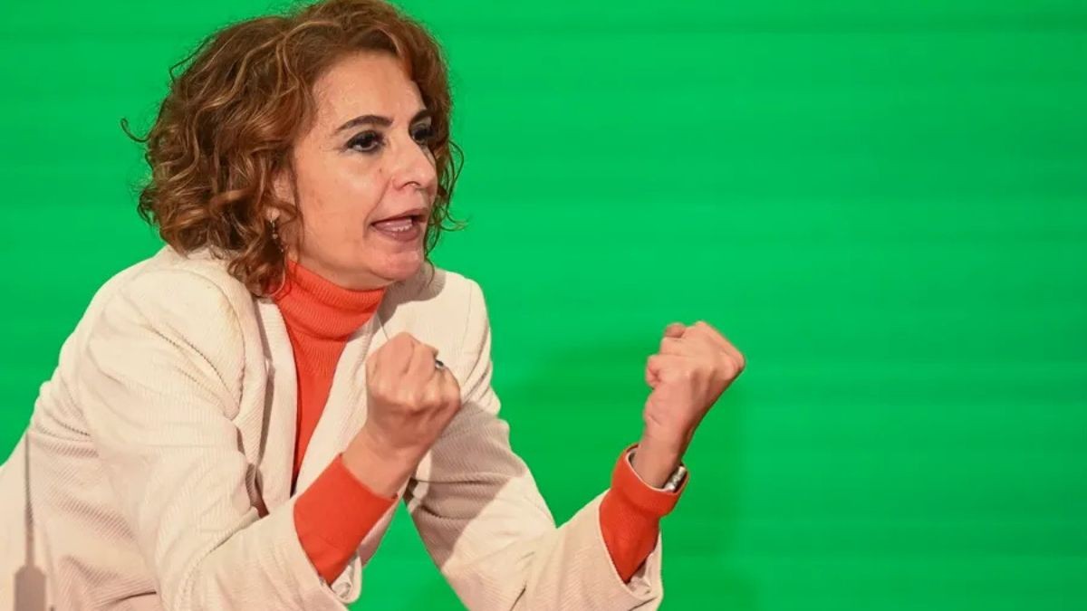 Montero defiende la renovación del presidente de Telefónica: “Tocaba”