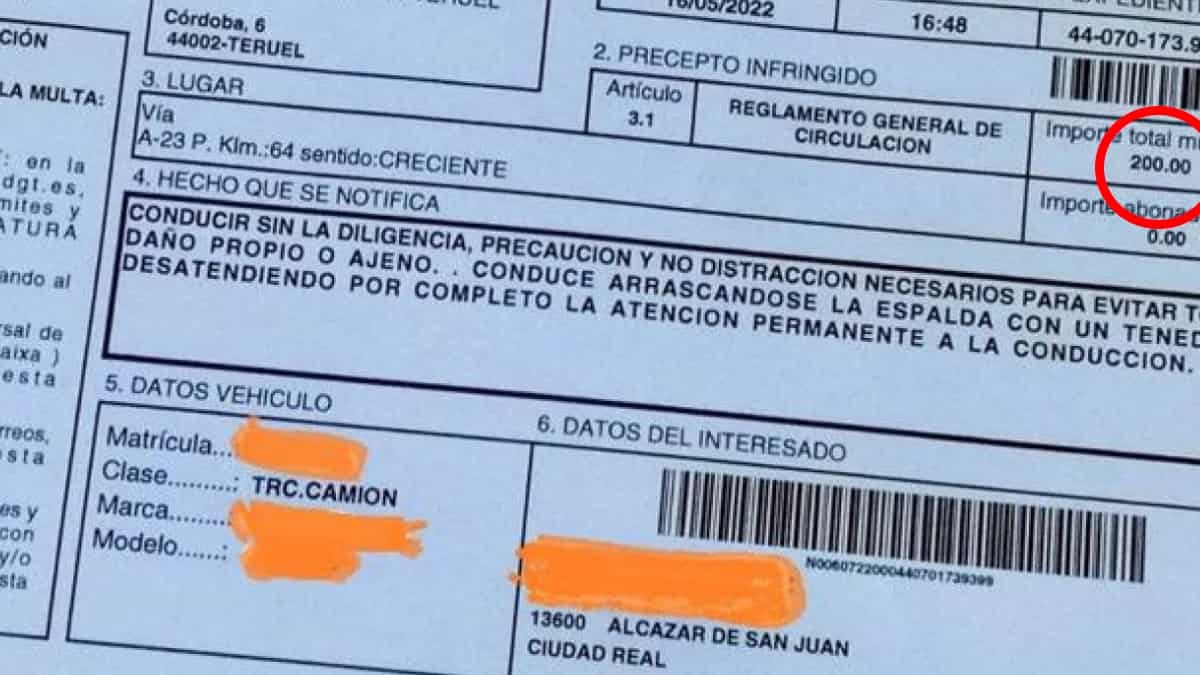 La DGT avisa de las las multas que te pueden poner por circular con las luces de día: hasta 200 euros
