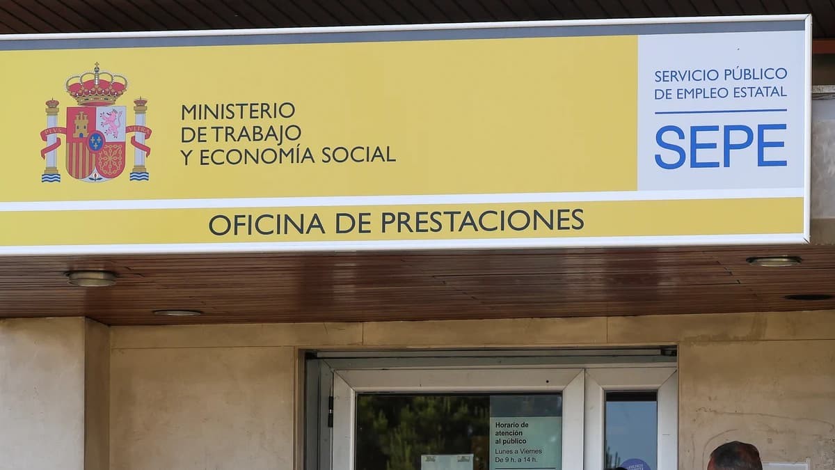 ¿Puedo cobrar el subsidio para mayores de 52 años si mi pareja trabaja?