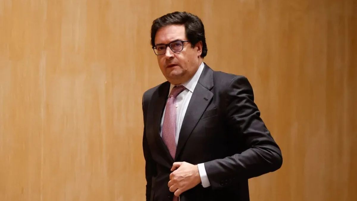 Óscar López sobre la licitación de Muface: “¿Graves consecuencias? Ninguna. Los mutualistas han estado cubiertos por la prórroga y siguen recibiendo servicio”