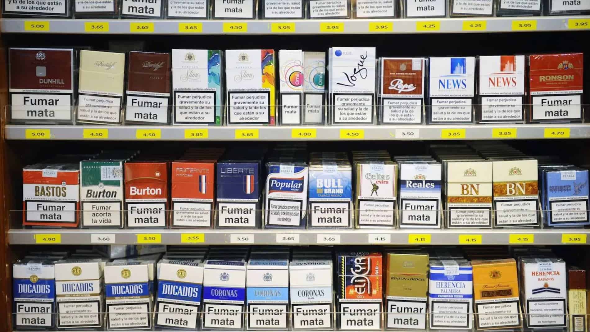 El precio del tabaco cambia desde este sábado en decenas de marcas como Ducados, Lucky Strike, Montecristo o Vegafina