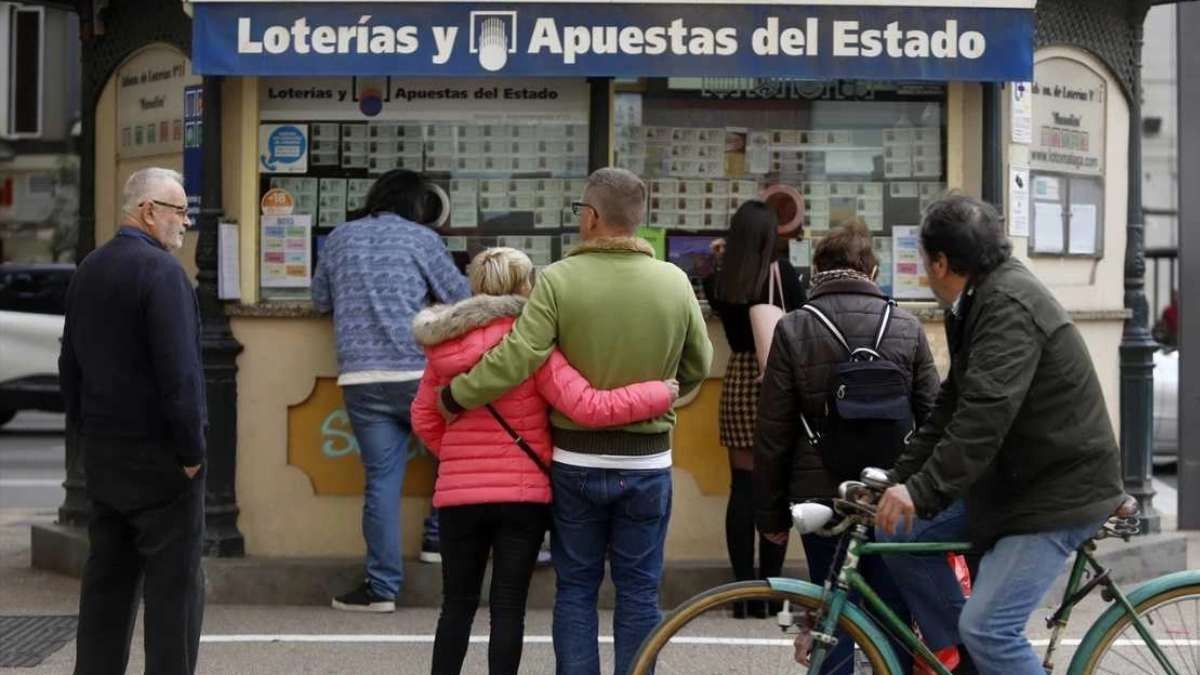 Una pareja gana casi 100.000 euros en la lotería y casi se queda sin cobrarlos porque pensaban que era una estafa