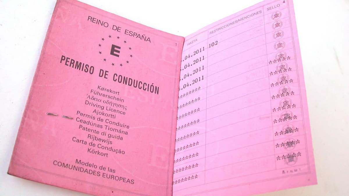 Adiós a las autoescuelas tal y como las conocemos: la DGT se plantea el cambio al modelo estadounidense